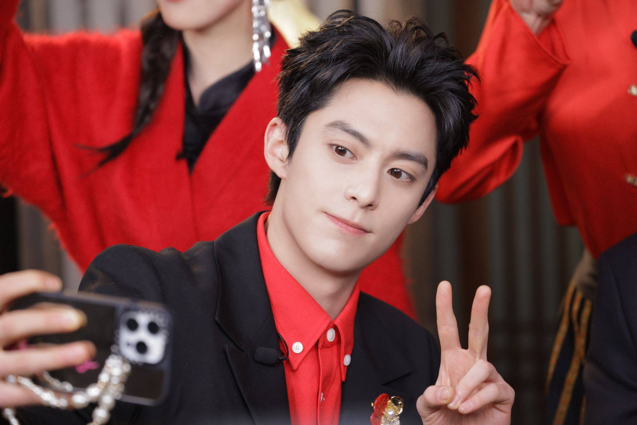 “大奉打更人”专场直播闪耀天猫年货节,王鹤棣商业价值再添彩