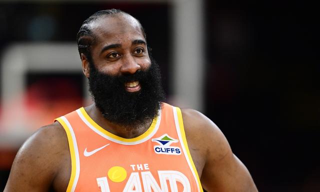 果断降薪! 哈登拒4232万选项，目标2年7500万加盟骑士_晨晨阳光