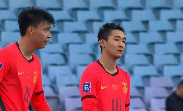 国足2026年首战告捷!韦世豪破门 张玉宁一球一助 邵佳一执教亮眼开局