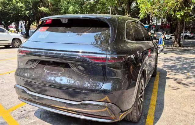 定位更年轻，问界M6实车曝光