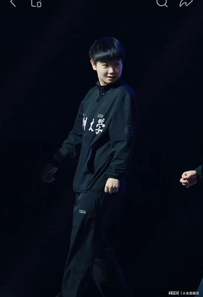 不知道你们有没有注意,孙颖莎最近穿衣变精致了。