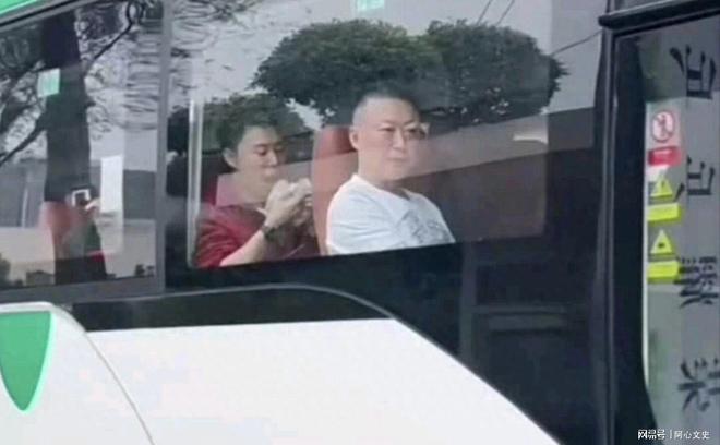 马琳带队出发澳门，孙颖莎拎着白包，王曼昱淡定，王楚钦有点伤感