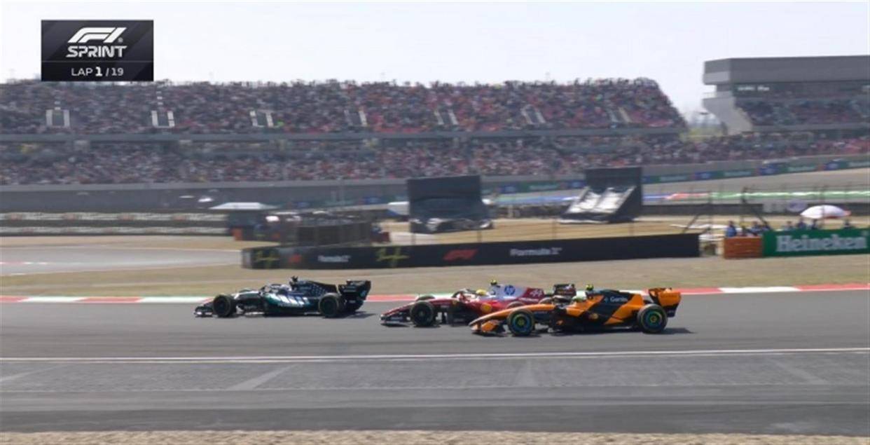 F1中国冲刺赛：拉塞尔一骑绝尘夺冠，勒克莱尔、汉密尔顿紧随其后