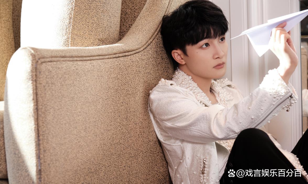 音乐盛典:周深压轴,斩获两项大奖,高情商引发歌迷强烈共鸣