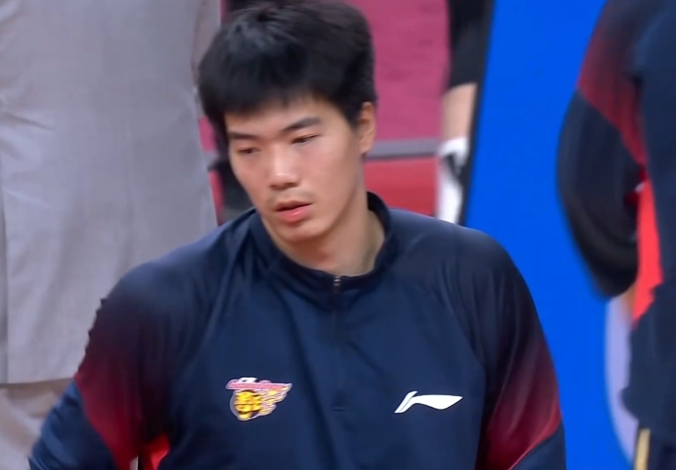 广东vs四川12人名单：崔永熙焦泊乔缺席，萨姆纳再战旧主