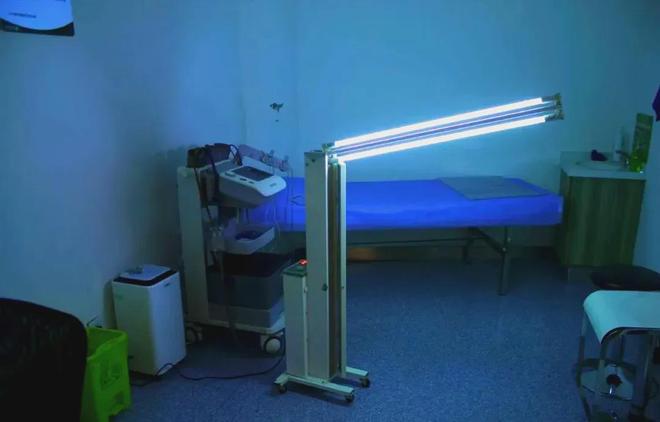 医院紫外线灯消毒为什么选在晚上？