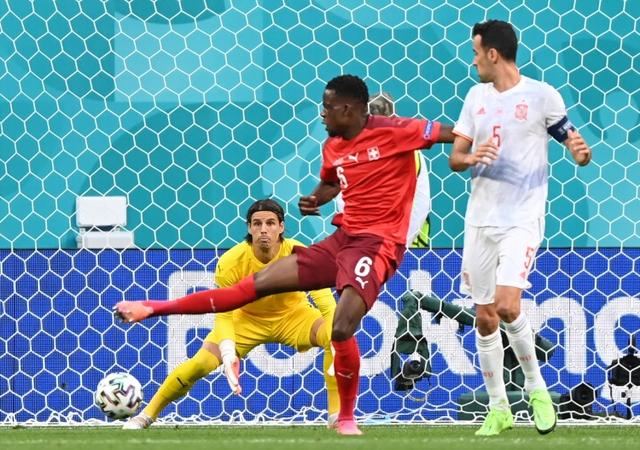 队报:吉达国民有意扎卡里亚，沙特方面开出的高薪让该球员心动