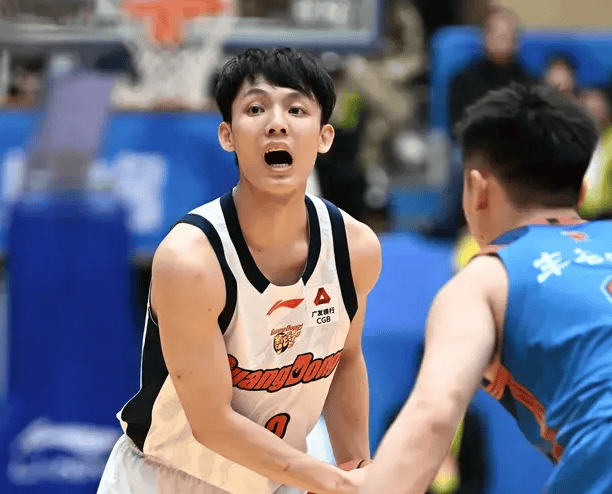 CBA常规赛：广东102-54大胜四川，徐杰20分、奎因17分