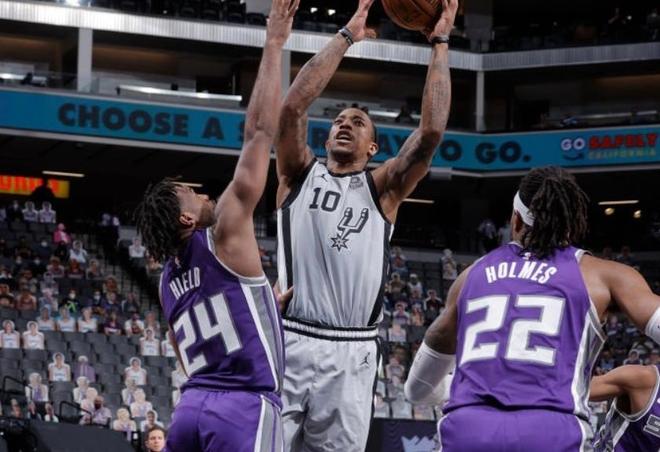 终于赢了！马刺结束5连败，波波维奇点名沃克，基本锁定西部前10