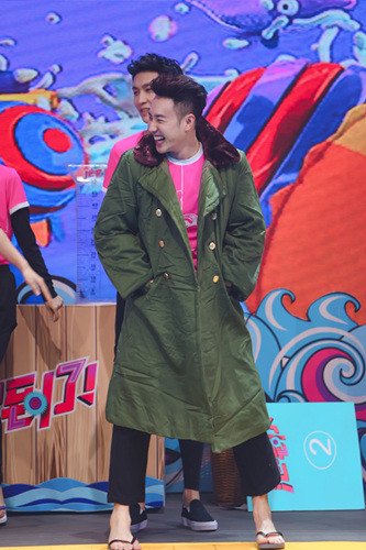 潘玮柏《快本》综艺感爆棚 展现100种落水方式