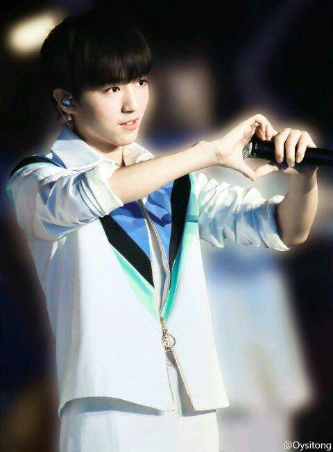 王俊凯七种比心手势,粉丝最爱的是最后一种