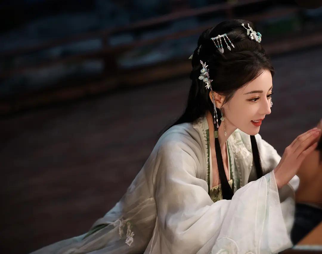 热巴新剧《白日提灯》:口碑两极分化，鬼王造型封神但剧本遭质疑|古装|国色芳华|奇幻|白日提灯|迪丽热巴|鬼王