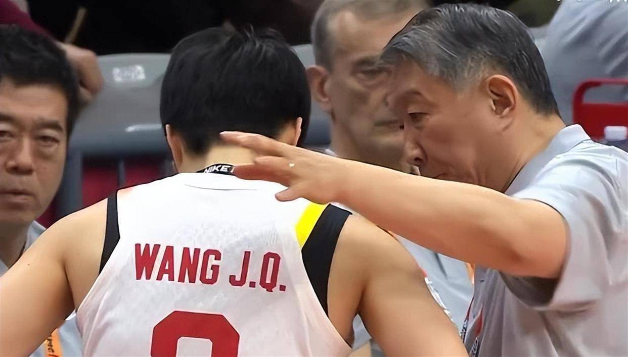 发挥糟糕，赛后李月汝解释原由：教练对我不理解，我也不理解教练