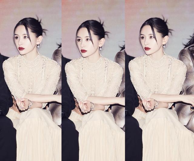 王子文风浊淹梦造型，藤蔓长裙造型独特，皮革束腰带出女王气场