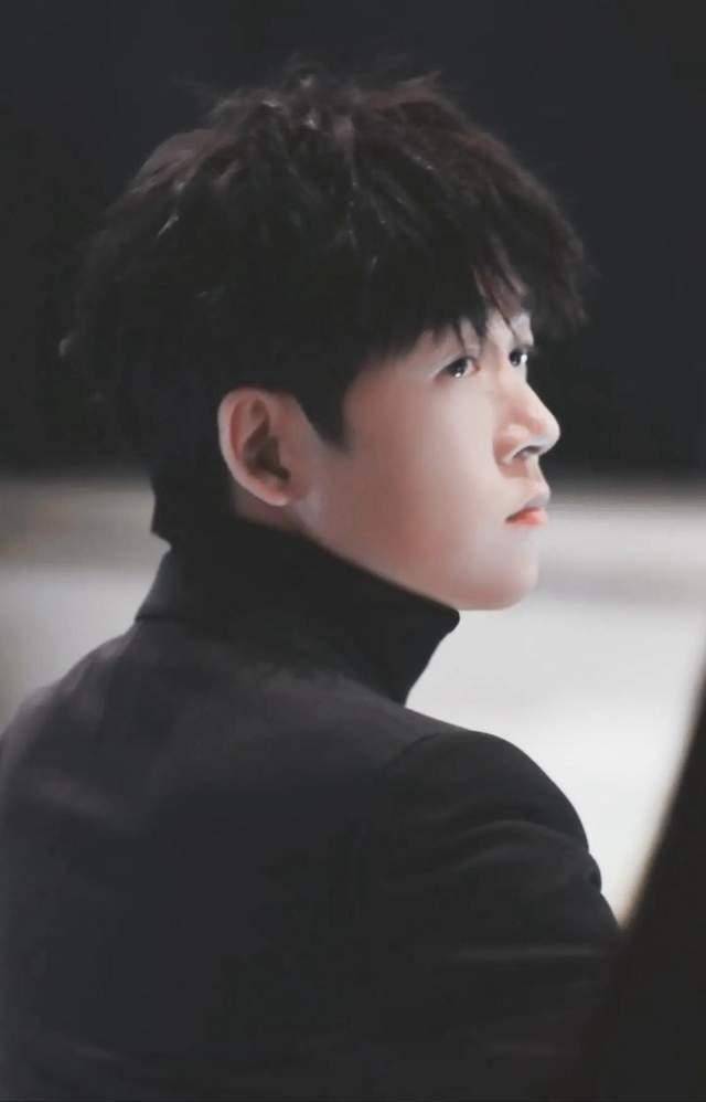 被问：若重来一次，你还希望遇到她吗？他说：愿意，然后更改结局