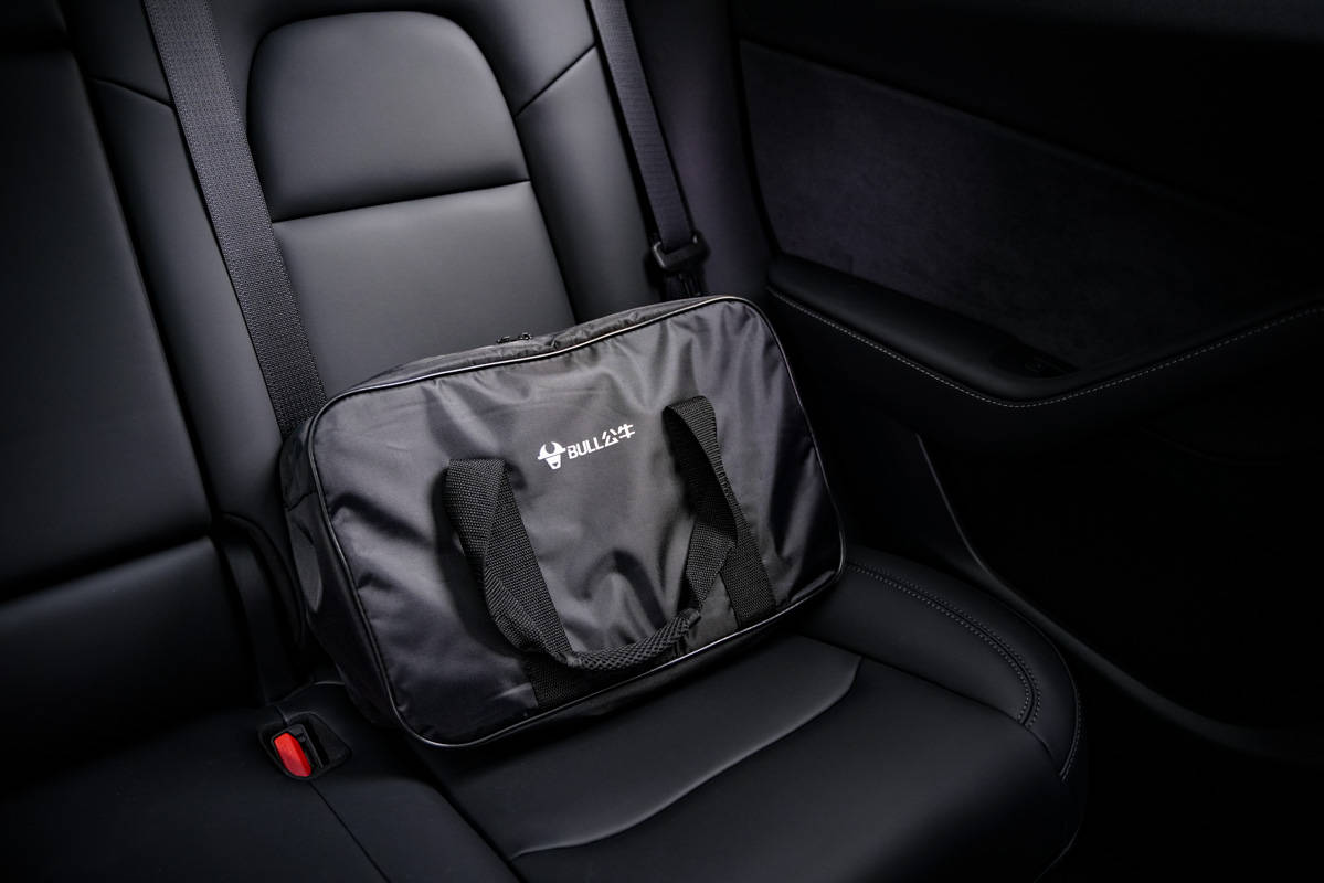 支持特斯拉和其他电动车充电,上手体验公牛新能源随车充