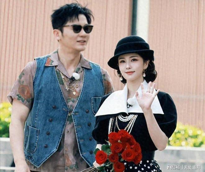 最新第14期《跑男》路透,全员民国造型,CP嘉宾同框