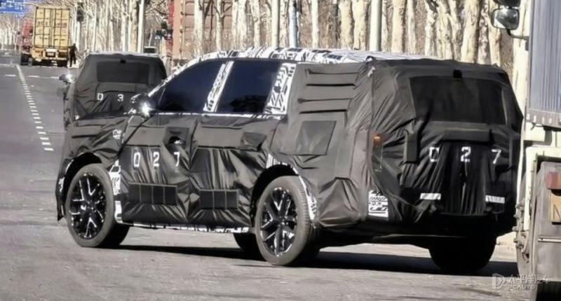 小米汽车三款新车曝光 将于2026年发布 首款增程SUV对标问界M9