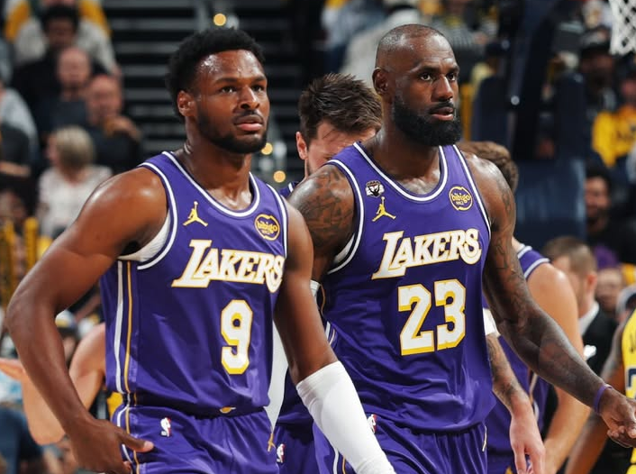 詹姆斯连续发声：狂赞布朗尼打疯了 祝贺布莱斯躺赢疯三西区冠军