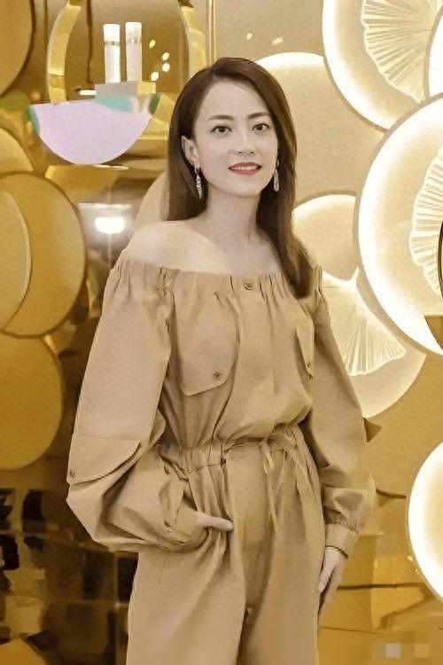 和富商分手后才发现怀孕，40岁未婚生子，如今14岁女儿成她的骄傲