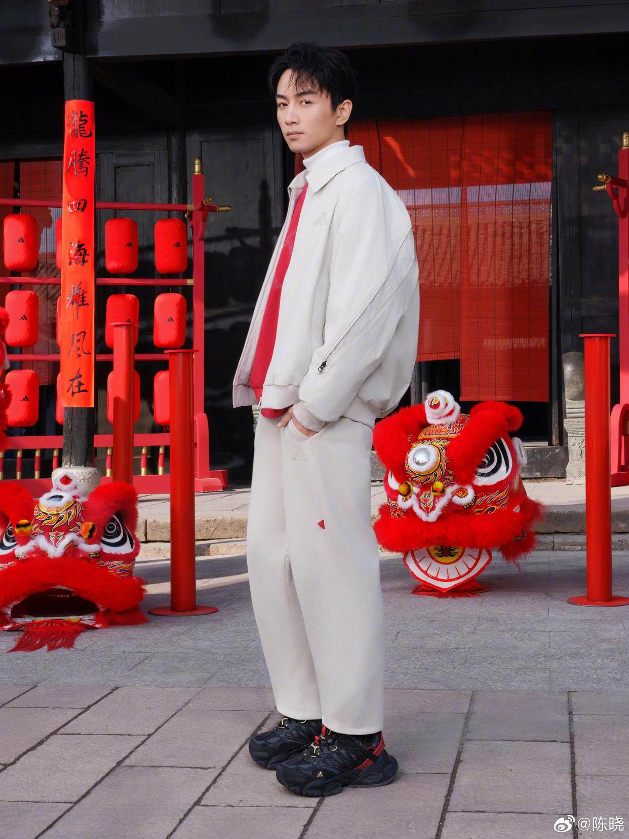 陈晓默默回家乡为艺考生上课