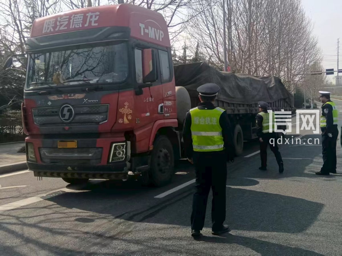 核载49吨实载119吨 青岛交警查获一辆“百吨王”超载货车