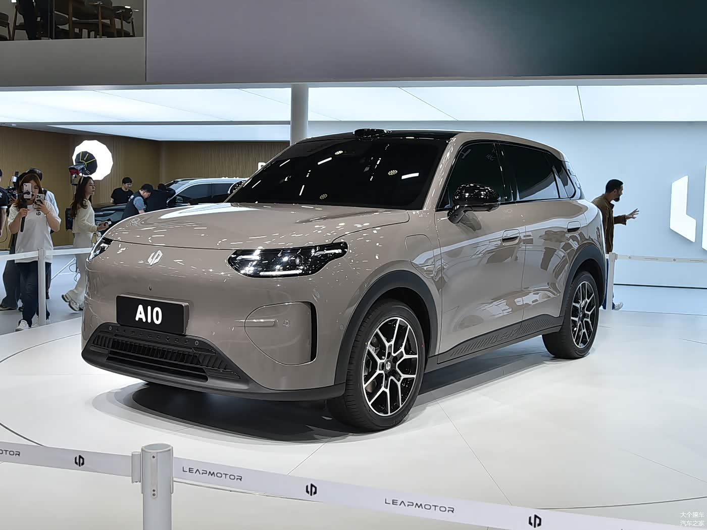 零跑全新小型SUV车展亮相:激光雷达+500Km续航,或成价格屠夫!