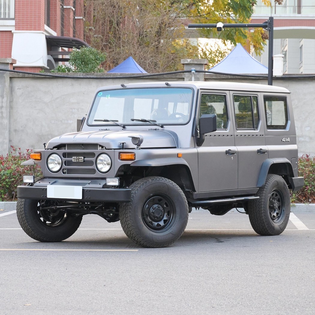 20万内三款硬派SUV对决：从经典到智能，谁是越野与通勤的完美平衡？