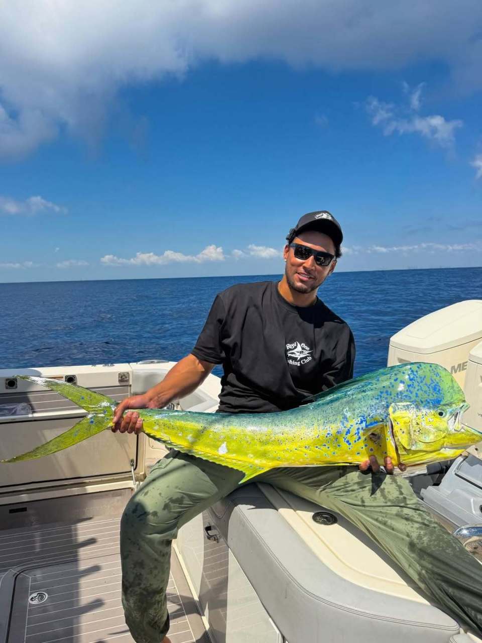 打工人的梦！本-西蒙斯晒出一组坐船海钓的照片