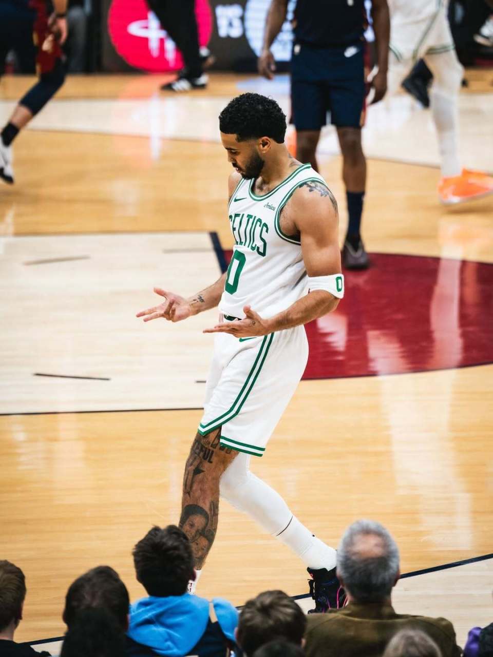 强势回归！凯尔特人官方晒赛场照：杰森-塔图姆已复出10场