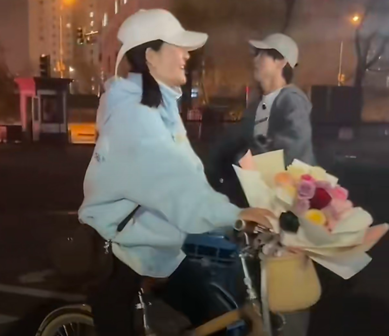 真排面!梁家辉给张杰鸟巢演唱会低调送花篮,自称老歌迷