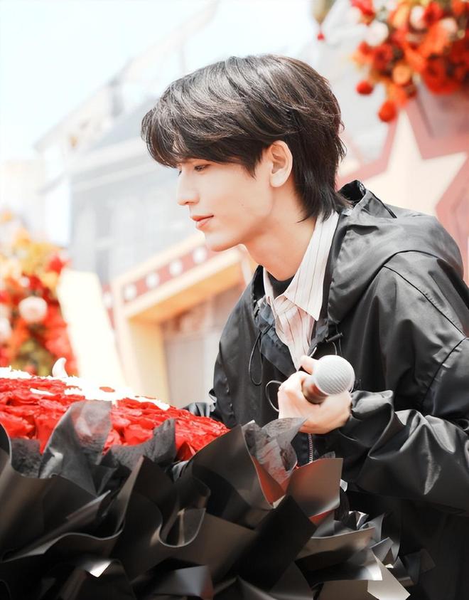 张凌赫、王楚然《这一秒过火》开机，期待慕容清峄与任素素的故事