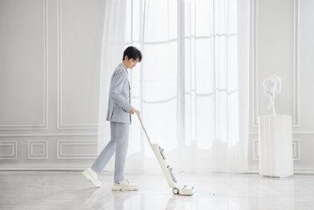 220224 王俊凯浅蓝色西装造型花絮照