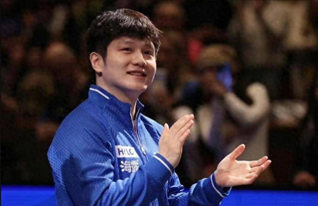 樊振东开凯迪拉克！球迷指挥倒车引笑