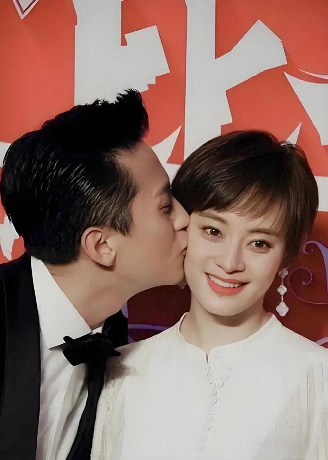 孙俪吐槽邓超下飞行棋太墨迹，戏多又耍赖，字里行间全是甜蜜