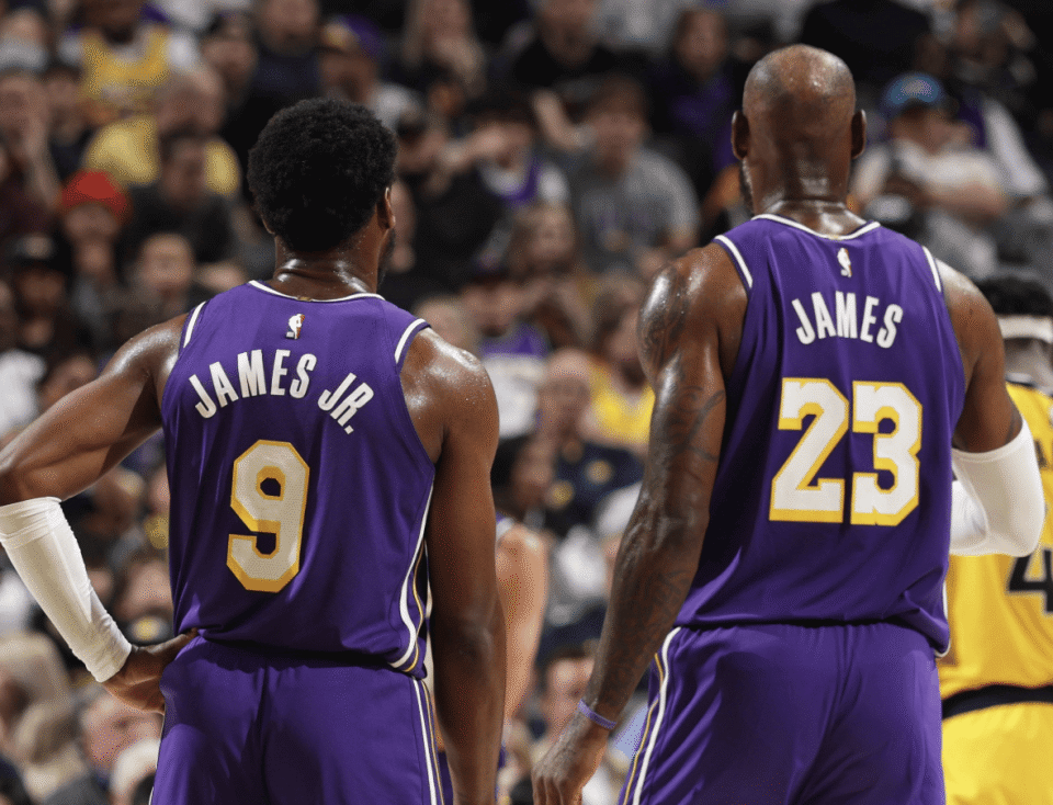 末节4分半狂砍11分！詹姆斯发推：布朗尼打疯了！！！