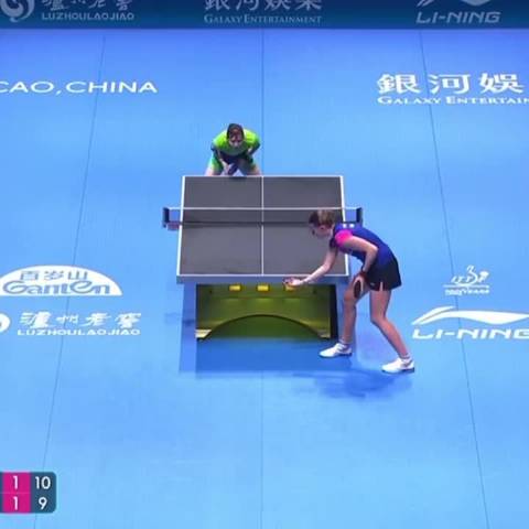 早田希娜3比1胜考夫蔓，后者救球受伤坚持完赛