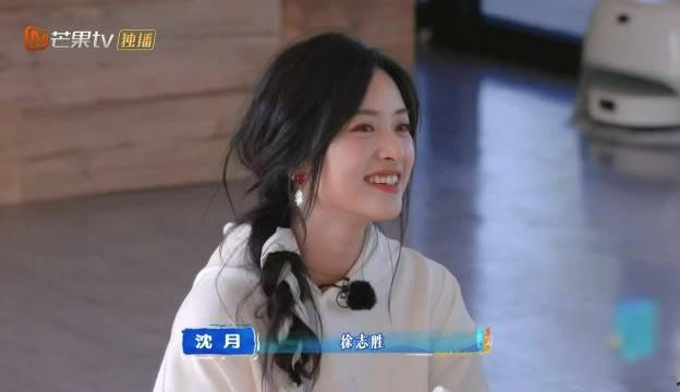 沈月5秒3次变脸表情灵动，提议徒步被王鹤棣开车安排打动