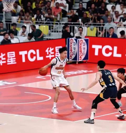 该说不说，徐杰和胡明轩这套防守体系绝对CBA顶级，给你安排的明明白白的