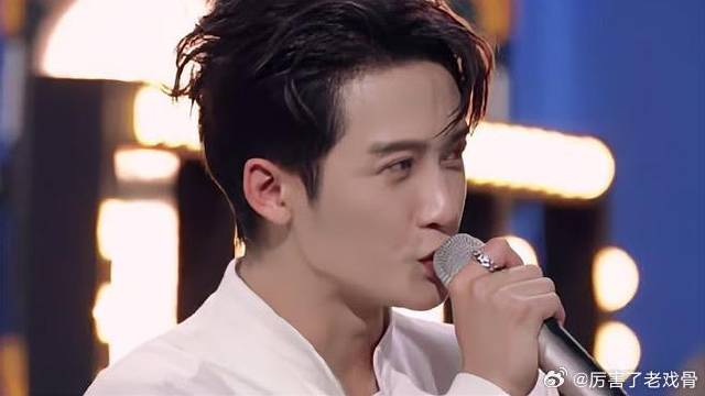 还得是你何老师！这么着急下班，逗笑王鹤棣！