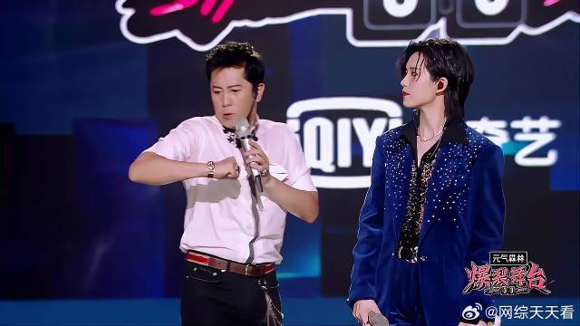 蔡国庆自带笑点 给陆柯燃戴高帽，吹捧劲笑疯韩红！