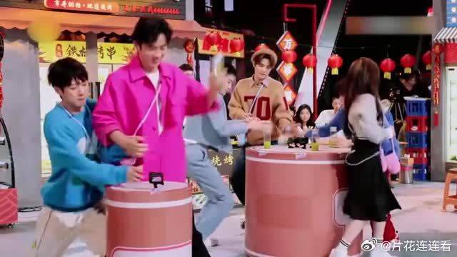 朱嘉琦两边跑，结果一瓶饮料都没抢到，真是太惨了