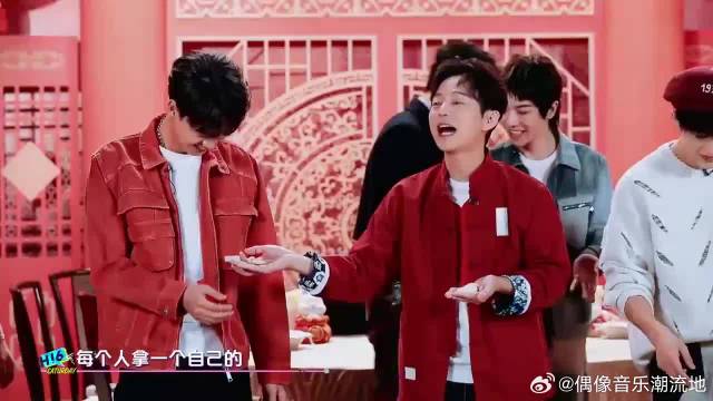 何炅华晨宇涮火锅包饺子，奇形怪状，太搞笑了