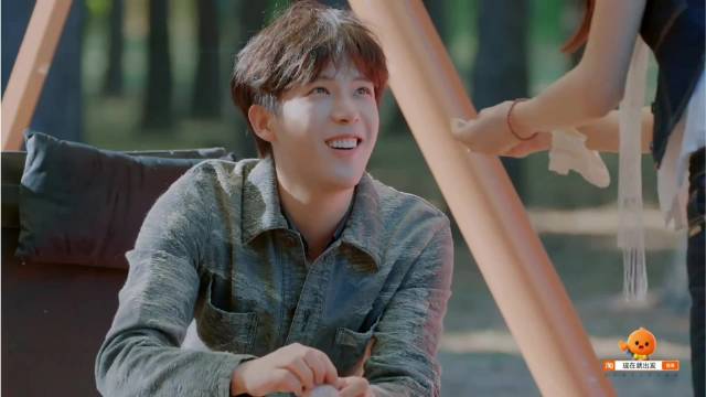 金晨东北大妹上身，拿蒜演出独特风格，不愧是东北来的妹丨出发3