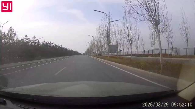 道路千万条，安全第一条，摩托转弯一定注意安全