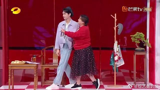 龚俊贾玲拍广告，承包全场一年笑点，俊子当场都笑跪