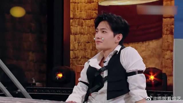 杨洋大型尴尬现场，直接给墙撞裂开，魏大勋当场笑疯