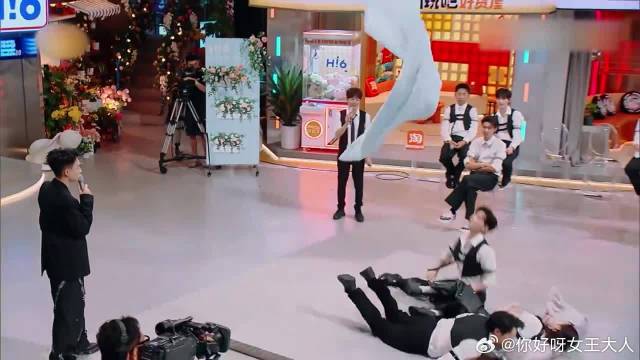 杨洋分享盖被子策略，王楚然却直接拒绝：这怎么顶？