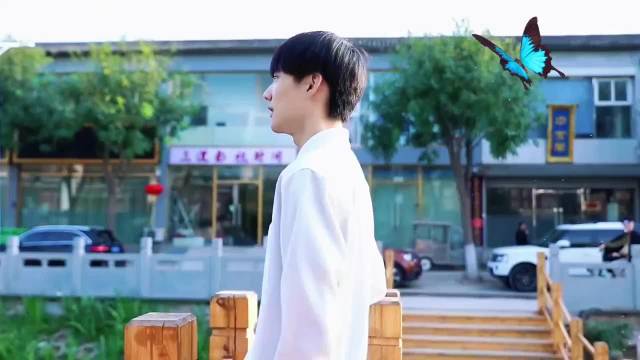 周柯宇嘟嘴卖萌引热议