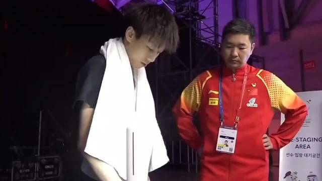 林高远又来挑球了，来自导播的直接贴脸放大，感觉林高远快要憋不住了